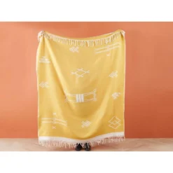 Beliani Plaid JALKINI - Geel Acryl, Polyester -Beliani 12c08159434f42689d97b461a2091404