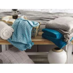 Beliani Plaid SAMUR - Wit Polyester -Beliani 137f8f1fe8784497b7c99ae9e6adc77f