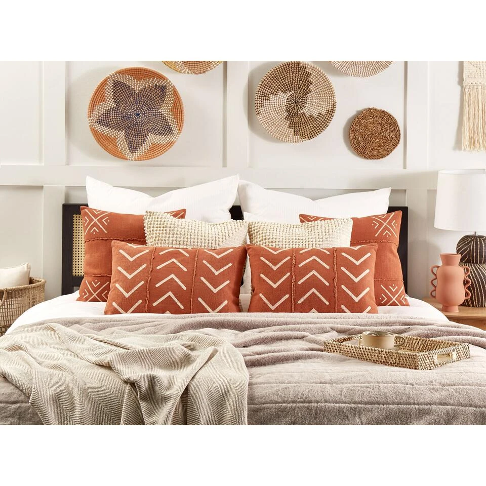 Beliani Sierkussen ALBIUM - Oranje Katoen Beliani Sierkussen ALBIUM - Oranje Katoen -Beliani 169f7c6a9d7646579b64f15cb45f7ebd