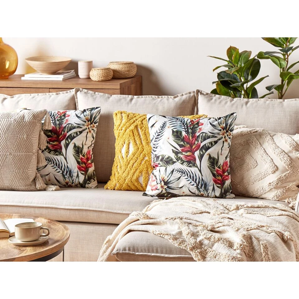 Beliani Sierkussen EDELWEISS - Multicolor Fluweel Beliani Sierkussen EDELWEISS - Multicolor Fluweel -Beliani 49b6310fa7e444908cea2675244ee37e 1