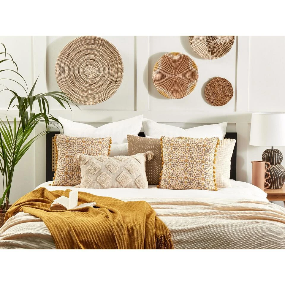 Beliani Sierkussen LYCROIS - Geel Katoen Beliani Sierkussen LYCROIS - Geel Katoen -Beliani 60c00f2bf2fa4dd39378d7b91a4ad474