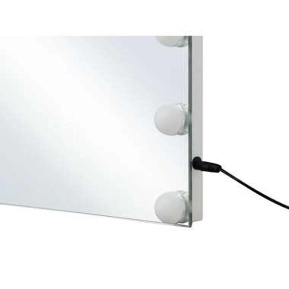 Beliani Badkamerspiegel LUCENAY - Zilver Ijzer Beliani Badkamerspiegel LUCENAY - Zilver Ijzer -Beliani 7a633cf32c3b4aa1bf320edf2007cf22