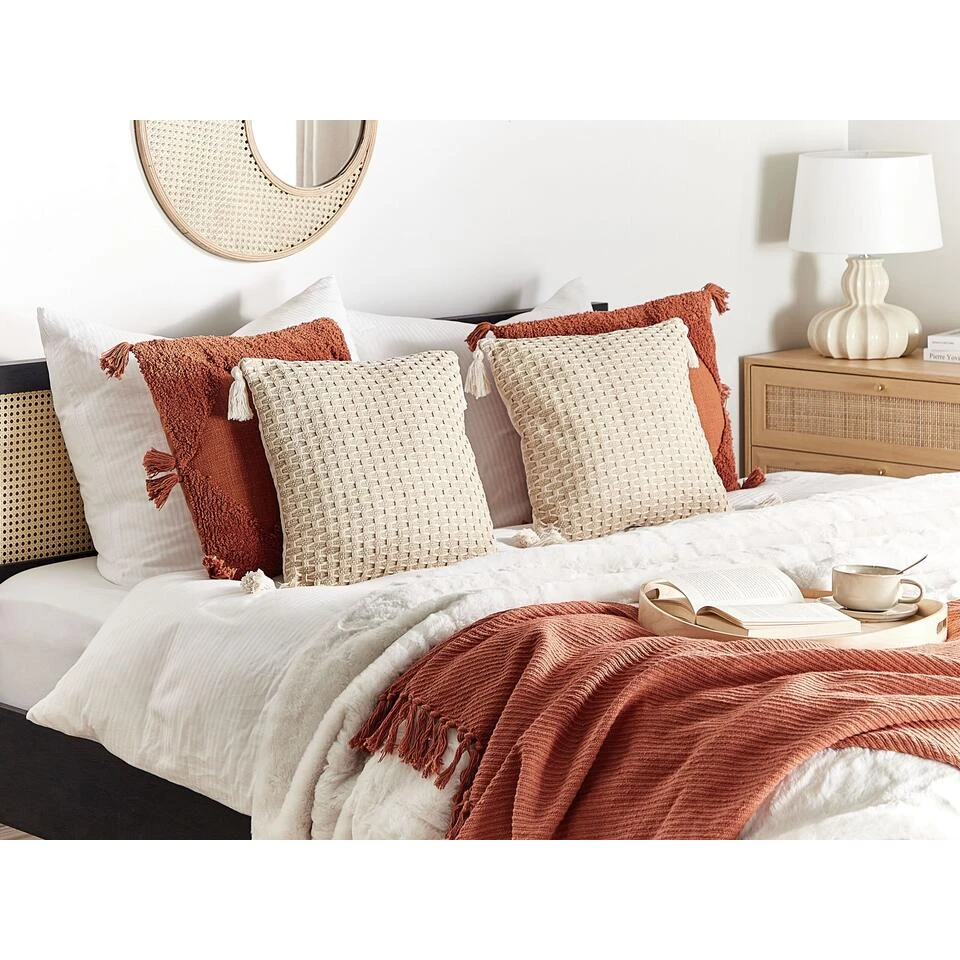 Beliani Sierkussen HAKONE - Beige Polyester Beliani Sierkussen HAKONE - Beige Polyester -Beliani 8b9d02aec9ed446bb6f1eca9b284e7a9