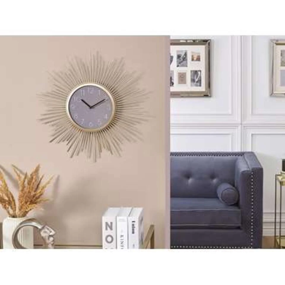 Beliani Wandklok SOLURA - Goud Ijzer Beliani Wandklok SOLURA - Goud Ijzer -Beliani 8bf3ea565f7a4c0983efa2f8ab9fe57c