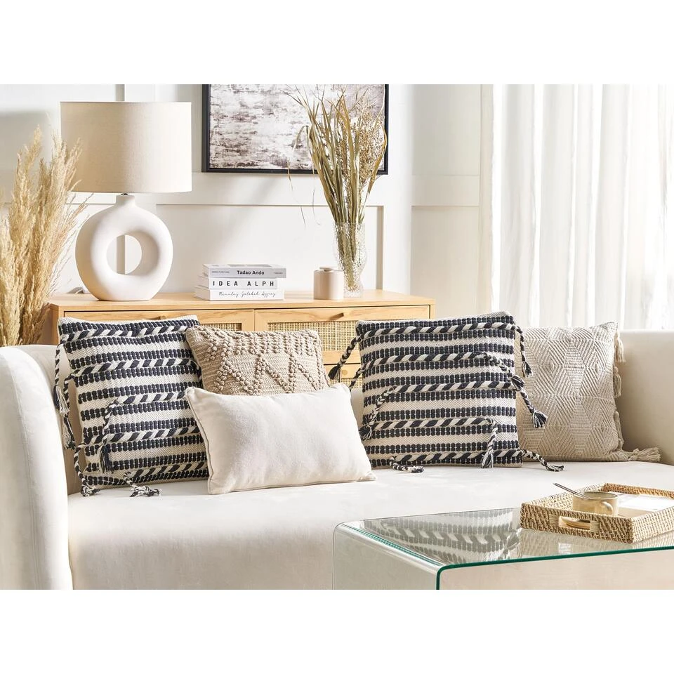 Beliani Sierkussen ENDIVE - Zwart/Wit Katoen Beliani Sierkussen ENDIVE - Zwart/Wit Katoen -Beliani 8ca88430b2694833927dd4d0fe753355