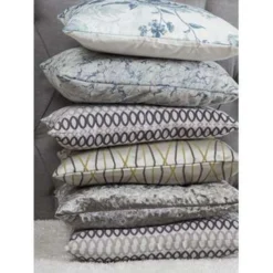 Beliani Sierkussen WISTERIA - Grijs Polyester -Beliani 94f2d95fdba04a7b8158c14396e034ff