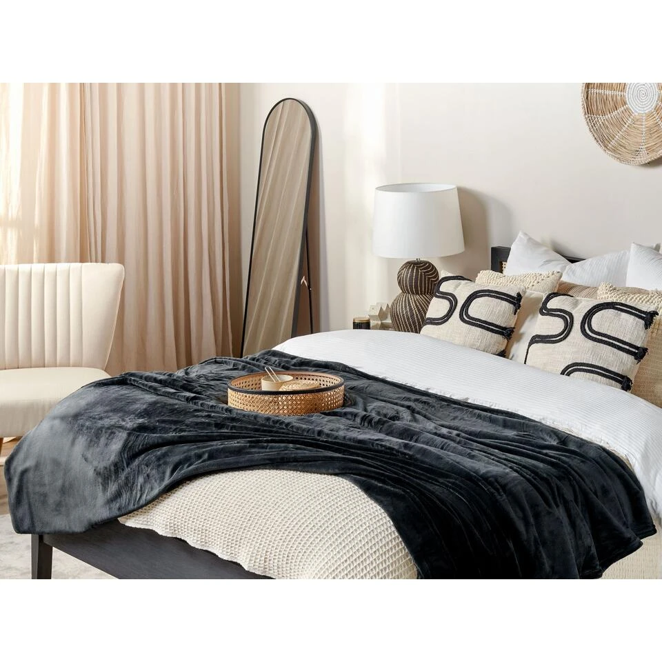 Beliani Plaid BAYBURT - Zwart Polyester Beliani Plaid BAYBURT - Zwart Polyester -Beliani 97ec20ef81ab44ebbae11f56df14c8d3