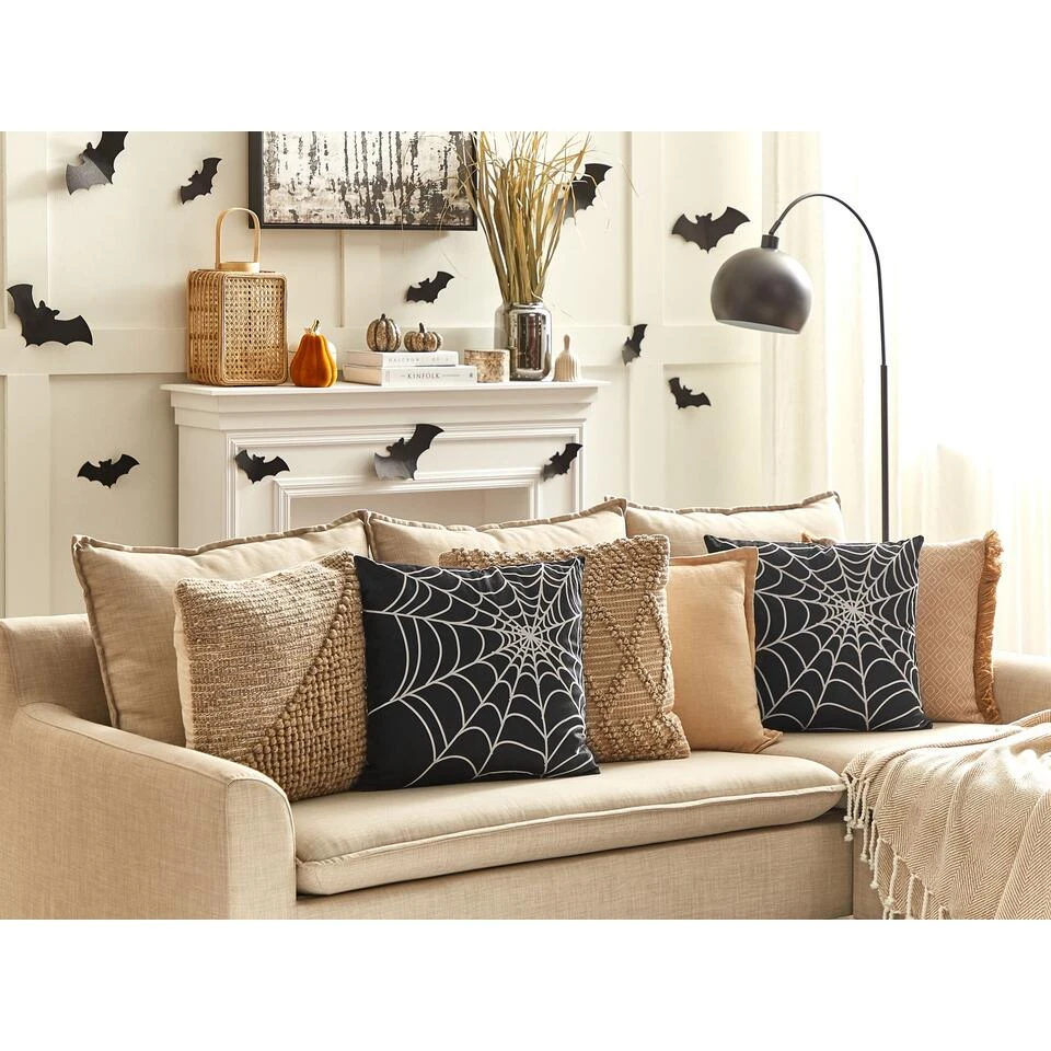 Beliani Sierkussen LYCORIS - Zwart Fluweel Beliani Sierkussen LYCORIS - Zwart Fluweel -Beliani a2942413c22b4a29afa287e4b19ebc09