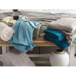 Beliani Plaid SAITLER - Blauw Polyester -Beliani a8bd1fbd74ab46b3b50d857edc5abfea