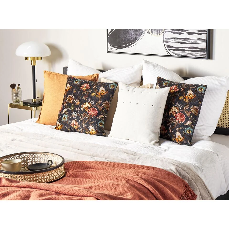 Beliani Sierkussen RAMONDA - Multicolor Fluweel Beliani Sierkussen RAMONDA - Multicolor Fluweel -Beliani aefd5dfaea1748e7a4e8e2f871666642