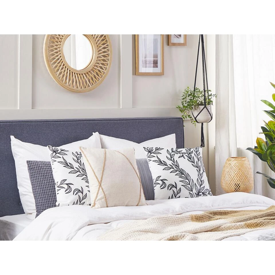 Beliani Sierkussen CUPHEA - Wit Fluweel Beliani Sierkussen CUPHEA - Wit Fluweel -Beliani b0c41aebd2114b1a99859cf4b13ea270