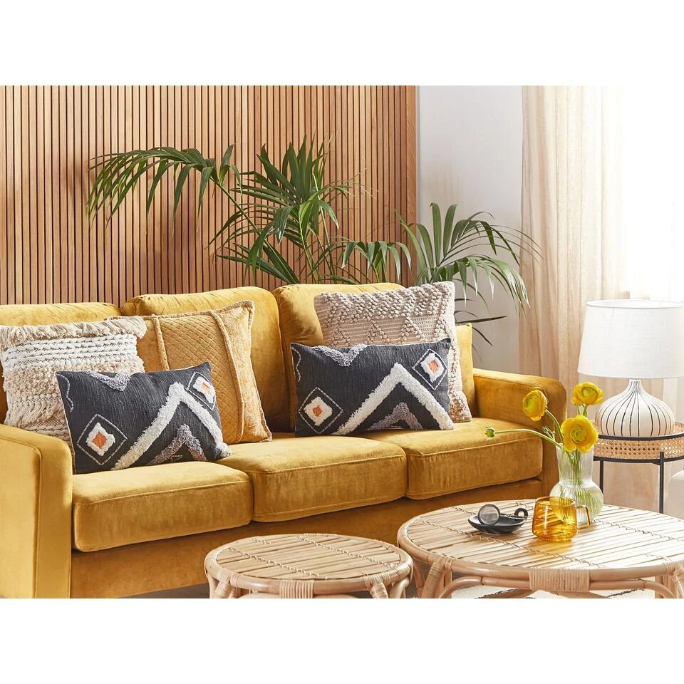 Beliani Sierkussen VIBURNUM - Zwart Katoen Beliani Sierkussen VIBURNUM - Zwart Katoen -Beliani b511d668f05b4fb690a765e66dbf543e