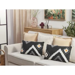 Beliani Sierkussen VIBURNUM - Zwart Katoen 3 Beliani Sierkussen VIBURNUM - Zwart Katoen -Beliani b881cf81a5ac4fb096144e59fa92f492