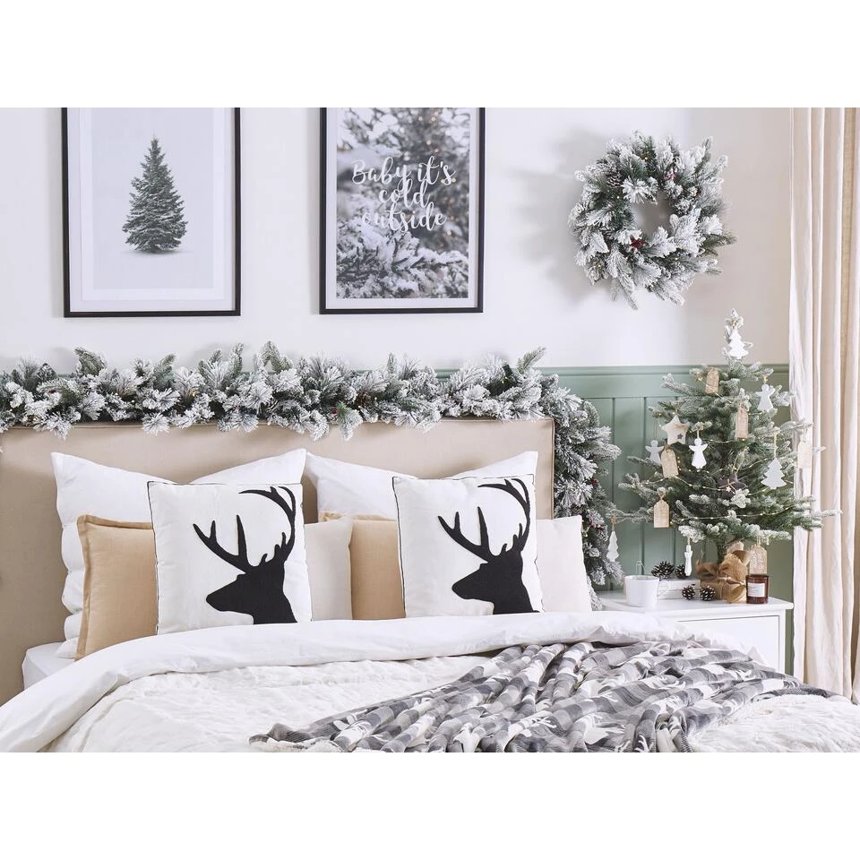 Beliani Sierkussen SHADRACK - Wit Katoen Beliani Sierkussen SHADRACK - Wit Katoen -Beliani bb294b7b7ab348bf85d3ace3f49d1475