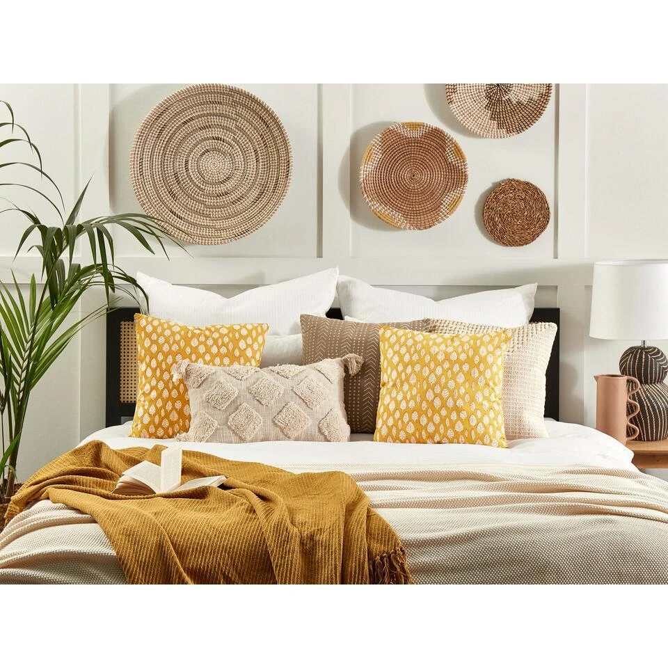 Beliani Sierkussen GINNALA - Geel Katoen Beliani Sierkussen GINNALA - Geel Katoen -Beliani c38e2b35bd634b2695c611326e58a1e7