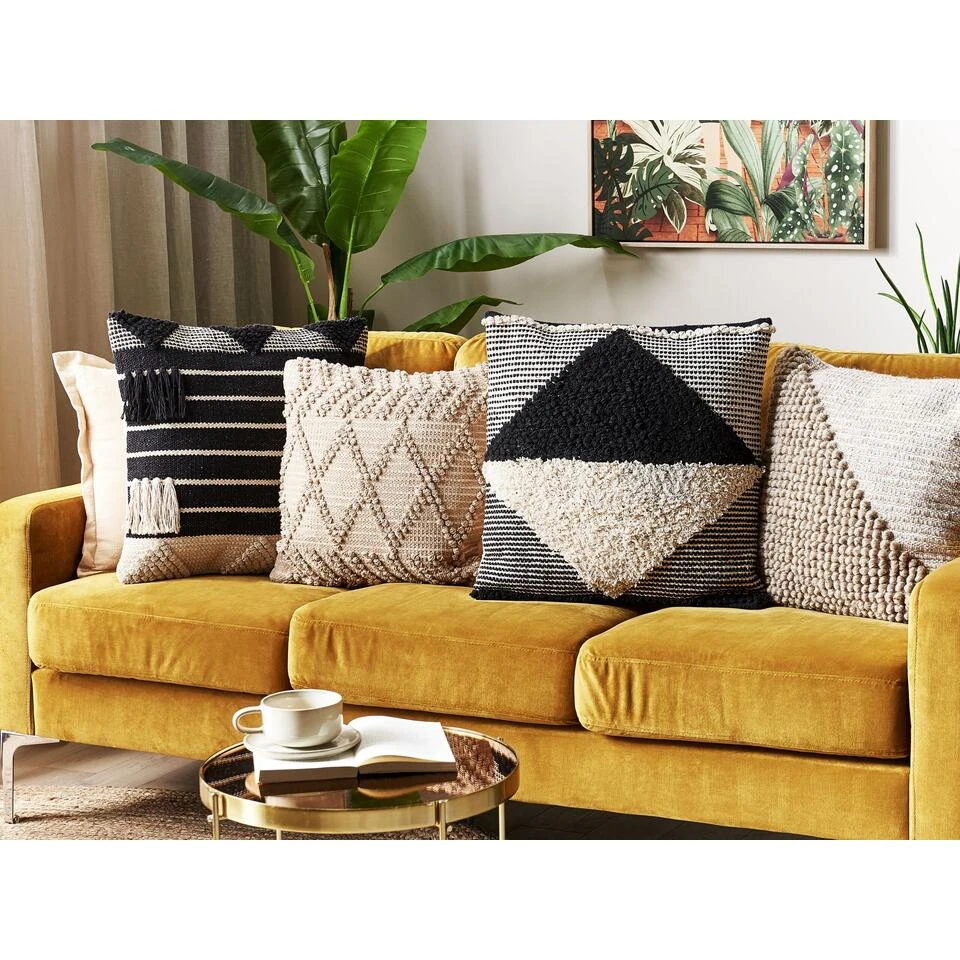 Beliani Sierkussen KHORA - Beige Katoen Beliani Sierkussen KHORA - Beige Katoen -Beliani c558535d47854d838ad6675bb75661c2