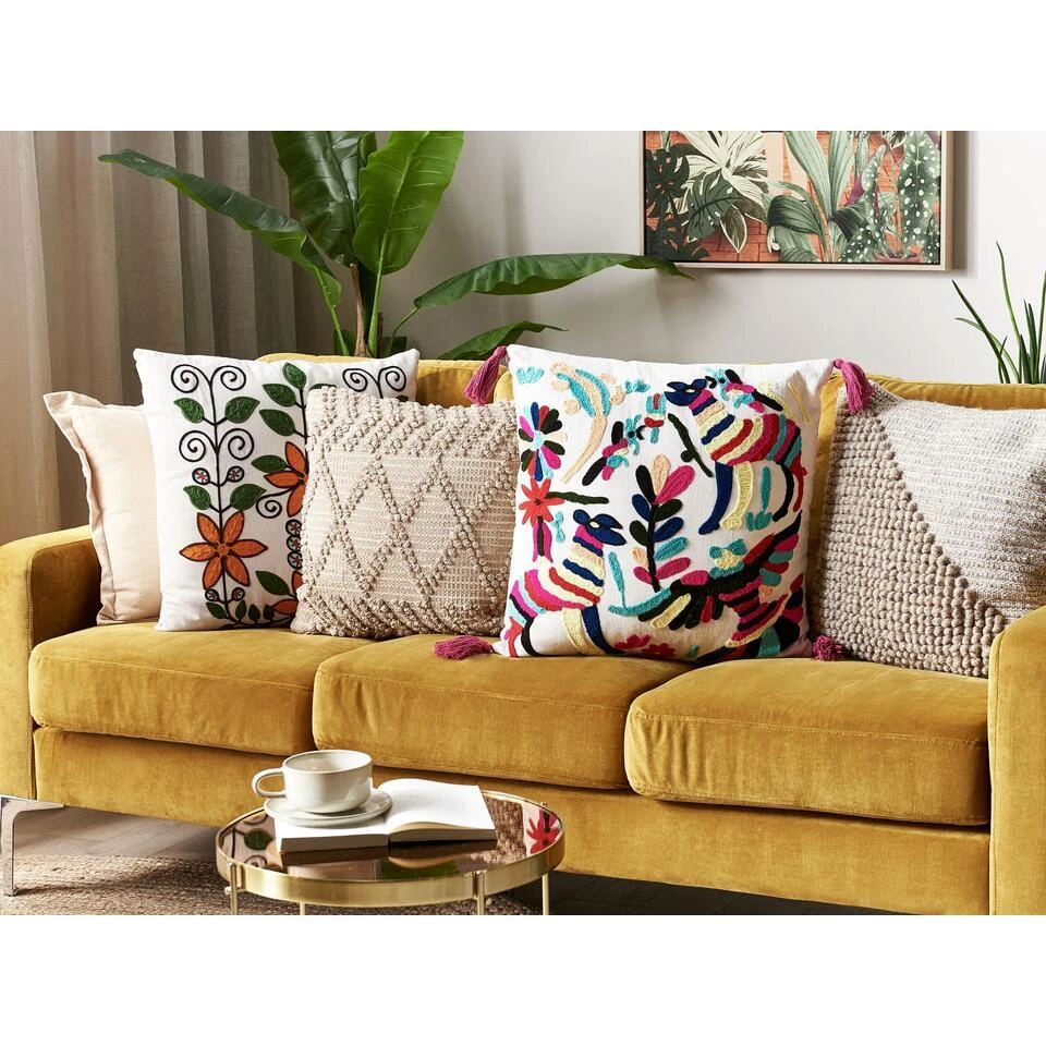 Beliani Sierkussen RAIGANJ - Multicolor Katoen Beliani Sierkussen RAIGANJ - Multicolor Katoen -Beliani d4524c7e099943afb27f18b533d8193e