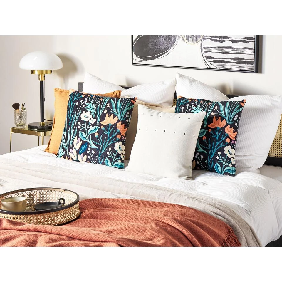 Beliani Sierkussen OSMUNDA - Zwart Fluweel Beliani Sierkussen OSMUNDA - Zwart Fluweel -Beliani e01771e4b7364295910032cb1e70babf