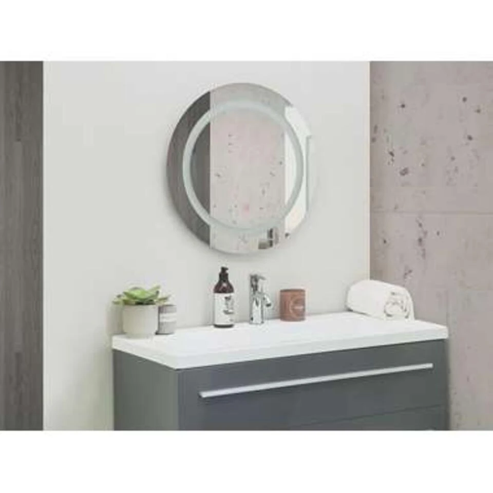 Beliani Badkamerspiegel SELUNE - Zilver Synthetisch Materiaal Beliani Badkamerspiegel SELUNE - Zilver Synthetisch Materiaal -Beliani e088cb89c4b24f33914191e422e68598