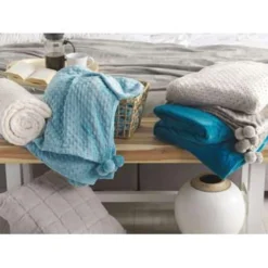 Beliani Plaid SAMUR - Grijs Polyester -Beliani e8d5551185214f71a2b5617cd8706de5