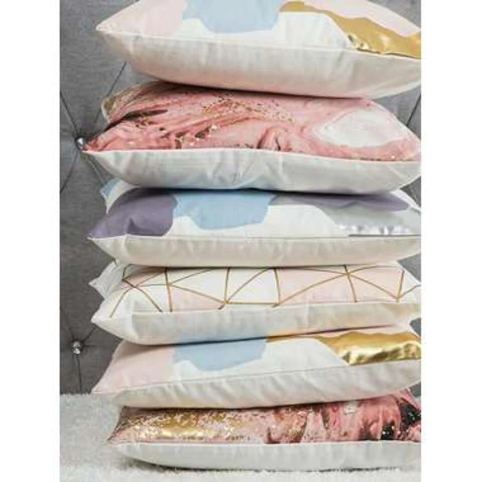 Beliani Sierkussen CLARKIA - Wit Katoen Beliani Sierkussen CLARKIA - Wit Katoen -Beliani fda4dba3d53d4821a6504a70fd66d004